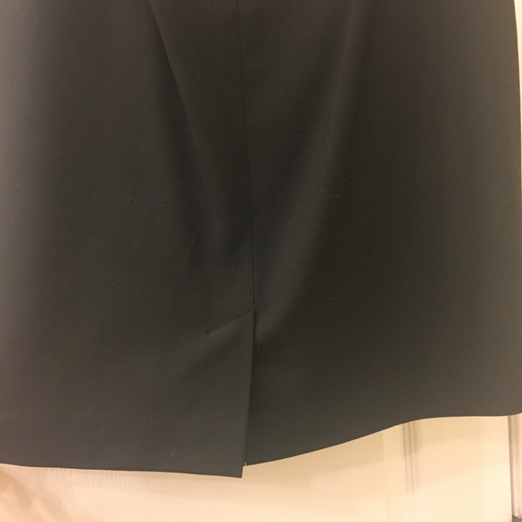 LOFT pencil skirt, black. Size 0P - Picture 2 of 3